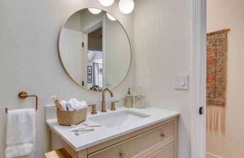 Near Shops and Cafes Beaverton Haven with Luxe Decor! - Foto 27