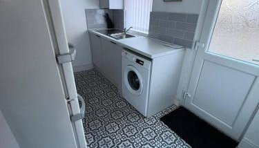 Spacious 3BR Home in Runcorn | Sleeps Large Groups - Foto 4