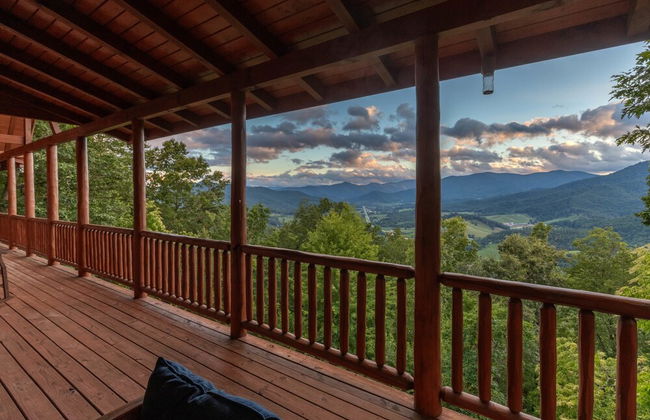 Luxury 4200 Sqft Log Cabin on 50 Acres Sleeps 16 - Foto 66