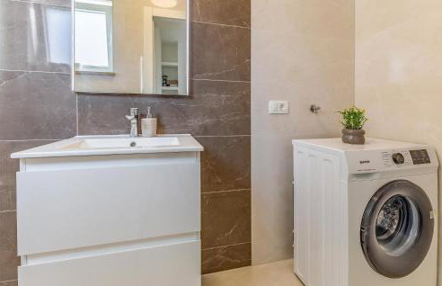 2 Bedroom Lovely Home In Hrboki - Photo 39