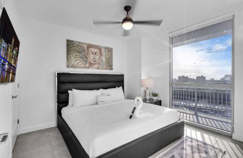 Gorgeous 3-Bed Retreat Mins from Bayside and Parking - Photo 12