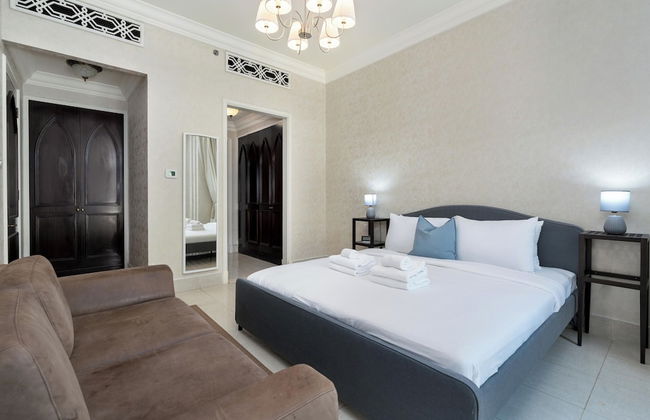 Lux BnB I Souk Al Bahar I Burj Khalifa Views - Photo 11