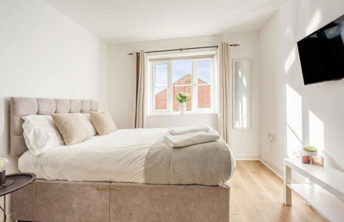 Comfortable 4 Bed Modern Townhouse with Parking - Foto 16