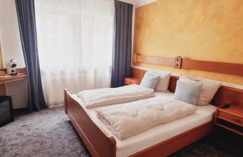 Doppelbett - Gästezimmer - 11min von Gießen 8,4km in Fernwald-Steinbach - Foto 1