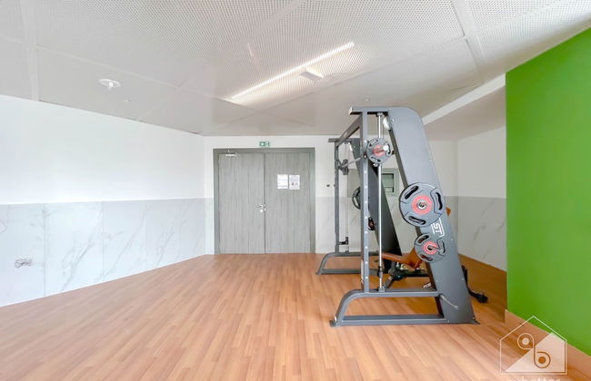 Luxury 1B With Balcony in Blue Wave Tower Dubai - Photo 24