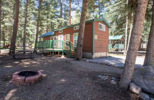 The Twilight Cabin #4 at Blue Spruce RV Park & Cabins - Foto 2