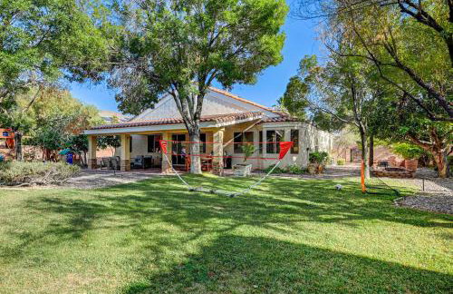 Luxury 6 BR Home Large Pool & Spa with Grassy Yard - Photo 16