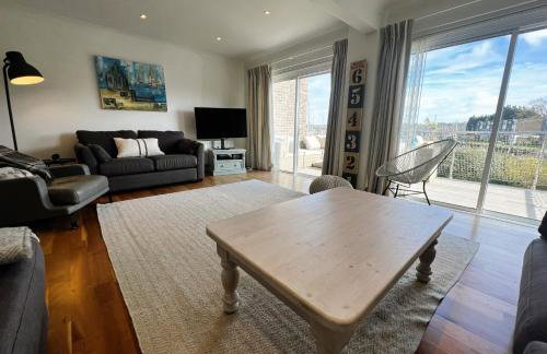 North Quay - Pet friendly Luxury Townhouse overlooking Bembridge Harbour - Photo 25