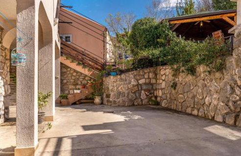 2 Bedroom Amazing Apartment In Bakar - Photo 9