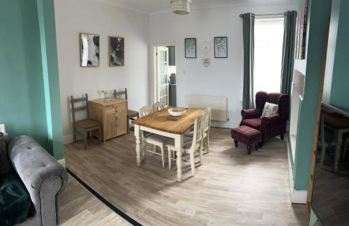 Selston House, 3 bedroom cosy cottage Home for up to 6 Guests, Cul-de-sac on Private road - Foto 3