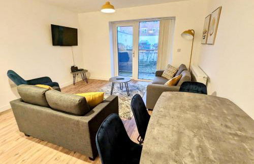 Spacious 2 bed ground floor apartment, Free parking, close to Historic dockyard & Gunwharf Quays - Foto 3