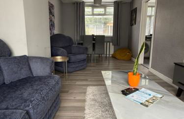 Families and Contractors Dudley DY1 - Foto 7