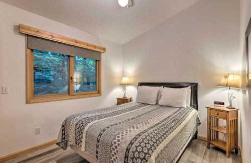 Charming Thompsonville Home with On-Site River! - Foto 11