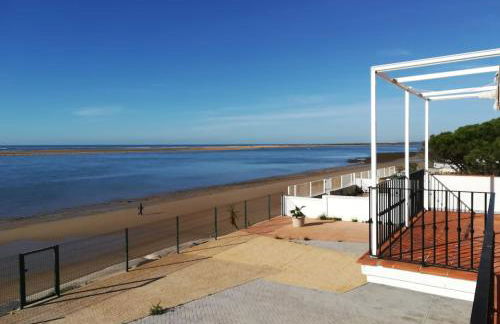 Chalet espectacular e independiente, primera línea de playa en Huelva - Foto 20