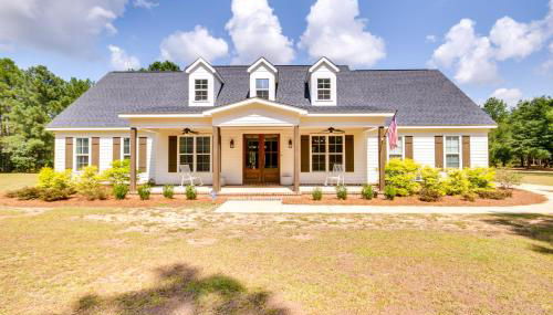 Stylish Hephzibah Home with Fire Pit and Theater Room! - Foto 1