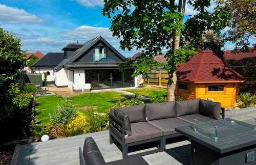 DRIFTWOOD by BOURNECOAST - An Exquisite Chalet Bungalow with a Sauna, BBQ Hut and Garden - HB6339 - Foto 4