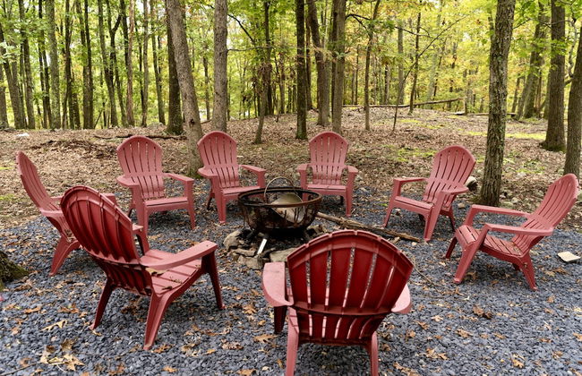 4BD Family Cottage in Pocono Forest W Private Pool & Hot-tub by RedAwning - Foto 39