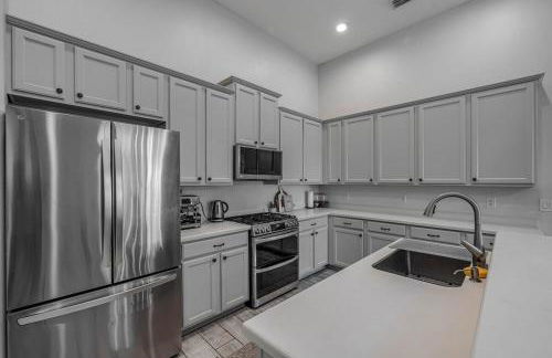 Large 5 bd home close to Beaches - Photo 80