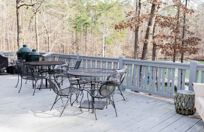 Classic Lakeside Cottage Masters Rental - Photo 26