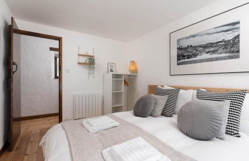 Naut Retreat, The Big Barn - Spacious & cosy cottage, walk to Porthcurno beach, Pedn Vouder & Minack Theatre - Photo 39