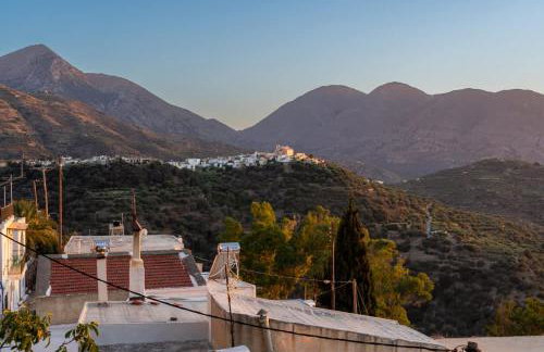 The Lookout in Mirsini - Roof Terrace - AC - WIFI - Foto 28