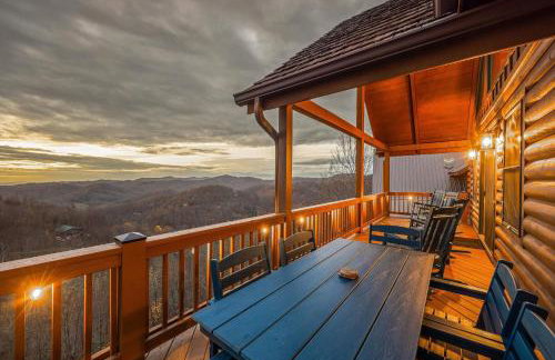 4BR Cabin with Ski Resort, Mtn Views & Hot Tub - Foto 116
