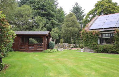 Serene Countryside Home with Manicured Gardens - Foto 48