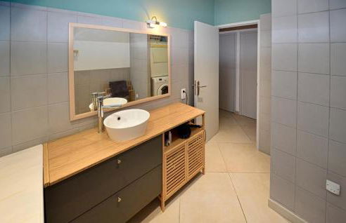 Beautiful Home In Besse Sur Issole With Wifi - Photo 20