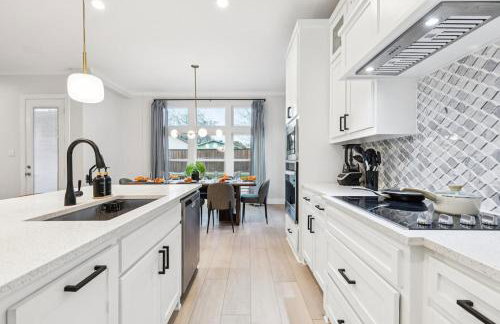 The Longhorn Luxe with Game Room and Fire pit and Karaoke - Foto 18