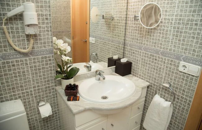 Lodgers Choice Rentals - Photo 23