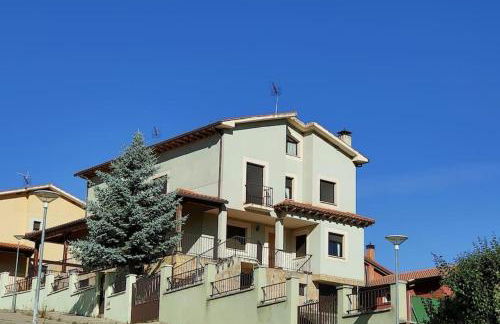 Vivienda de Uso Turístico en entorno maravilloso - Foto 1