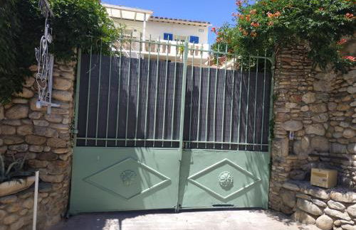 appartement centre ville du Boulou pour 2 adultes-2 enfants- check in 18h 20h check out 11h max juillet-aout 1 semaine minimum - Foto 44