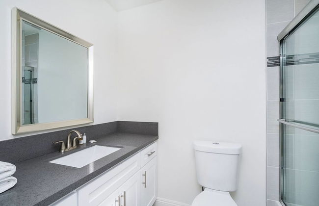 Brand NEW Modern Luxury 3bdr Townhome In Silver Lake - Photo 18