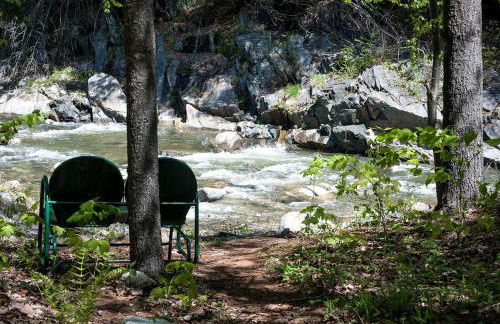Custom Cabin Surrounded by River in Newfane, Vermont - Foto 15