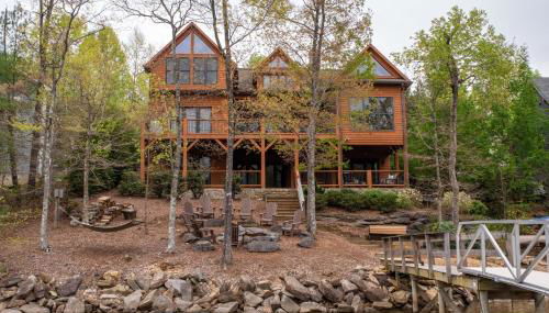 Lakefront Retreat Luxury Home with Private Dock - Photo 5