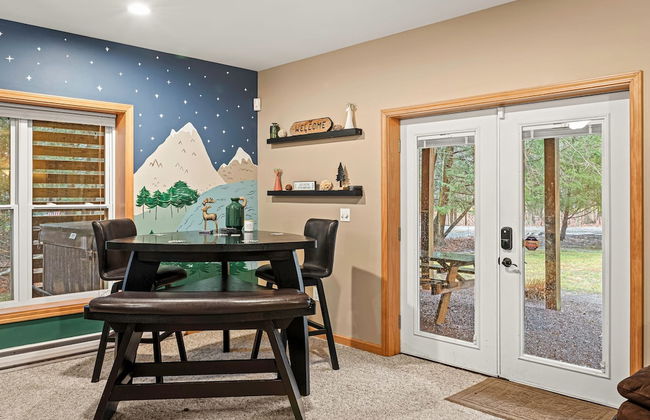 Mews Mountain House by Avantstay Walk to Beach Hot Tub Game Room - Foto 14