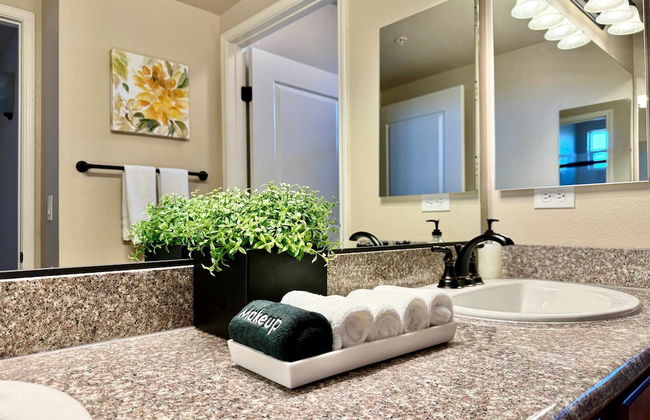 New Elegant 1BR Retreat Heated Pool Gym Sauna - Foto 13