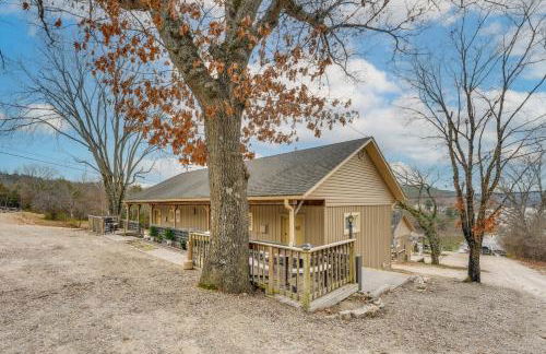 Walk to Lake and Trails Cape Fair Retreat with Grill! - Foto 24