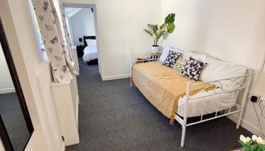 Treforest Apartment 2 Bedrooms - Next Station- Free Parking - Foto 5