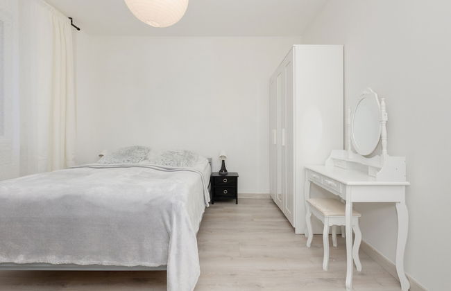 Kopcińskiego Apartment Warsaw by Renters - Photo 7