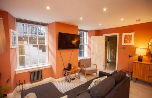 Beautiful 2 Bed Flat with a Private Terrace - Foto 1
