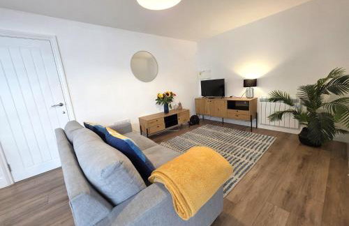 Deluxe One Bed Flat at Dawe Luxury Suites - An Entire Apartment near Ely Cathedral & Train Station - Ideal Gateway to Explore Ely, Cambridge, Norfolk & London - Sleeps up to 4 - Photo 4