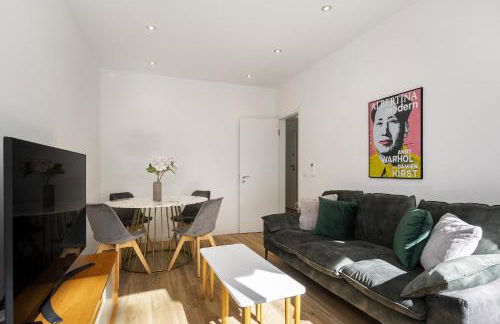 WHome Suburban Serenity Family Home with Pool - Foto 4