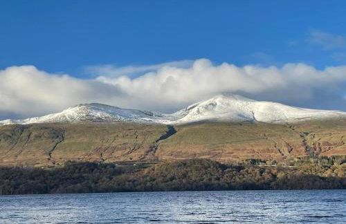 Ardeonaig Lodge with Hot Tub & Water Fronted Games room - Foto 24