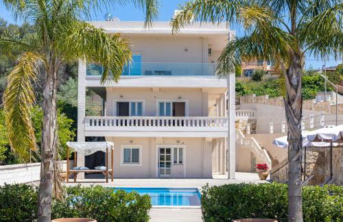 Queen Electra with pool and tennis court - Photo 1