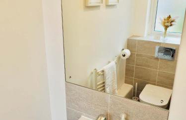 Modern & Stylish 3 Bedoom Home in Taunton - Photo 23