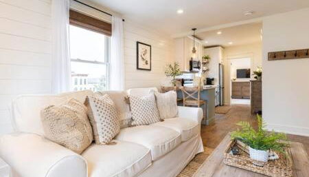 Downtown Luxury Farmhouse Apartment #4 - Photo 3