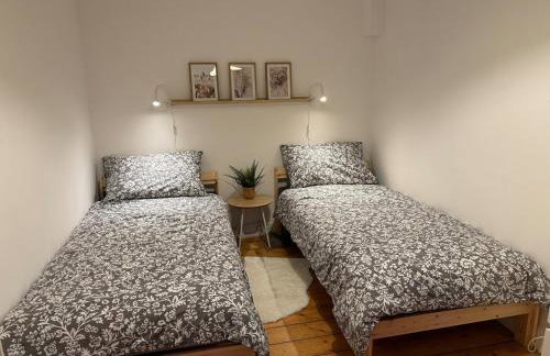 Stirling Haven: Charming 3B Apt in City Centre - Photo 12