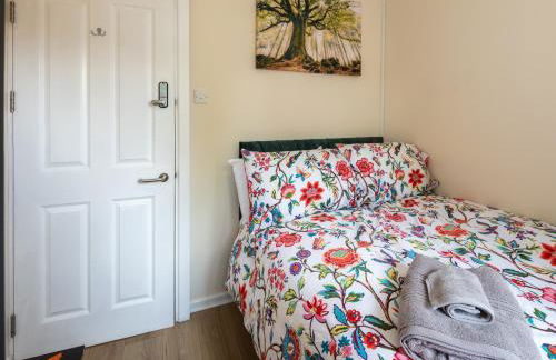 Comfy Chippenham Double Ensuite Home with Large Garden with Parking x 4 - Foto 41