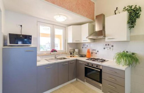 3 Bedroom Beautiful Home In Frkeci - Photo 12